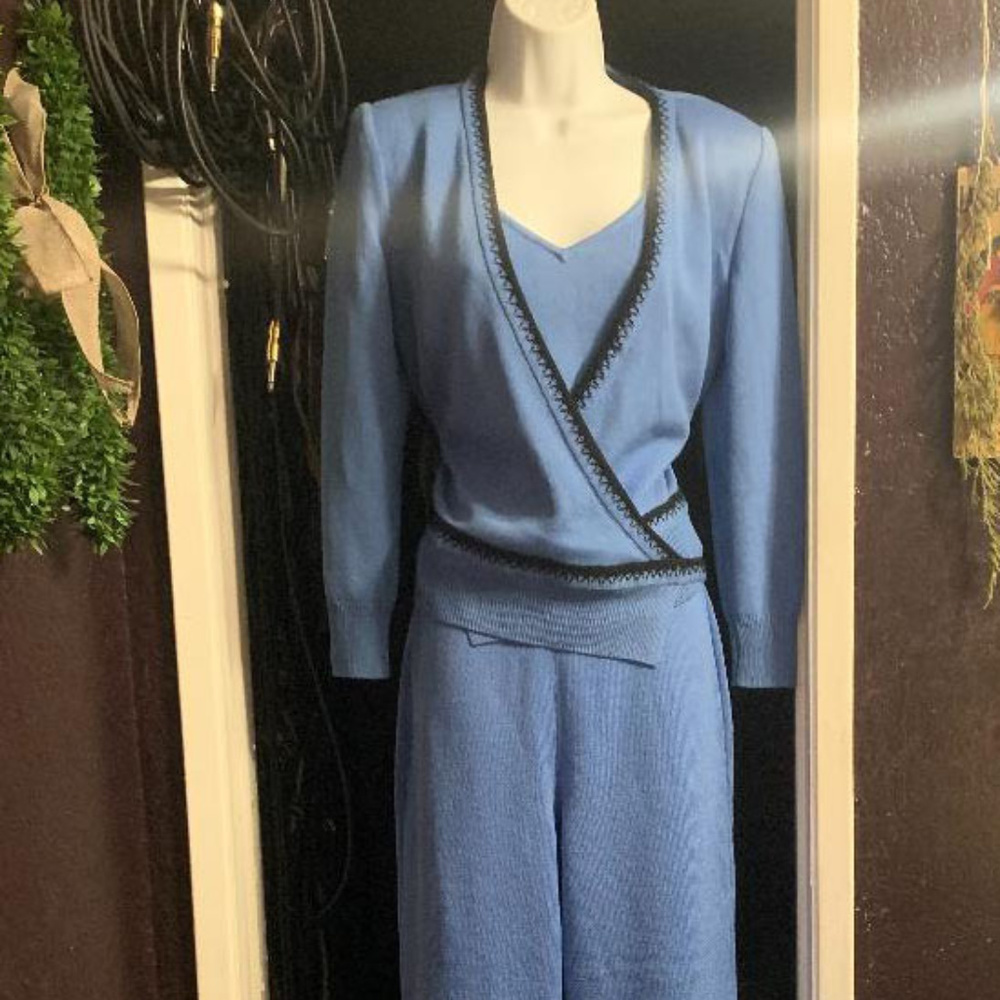 St. John Knit Suit ( Blue  )